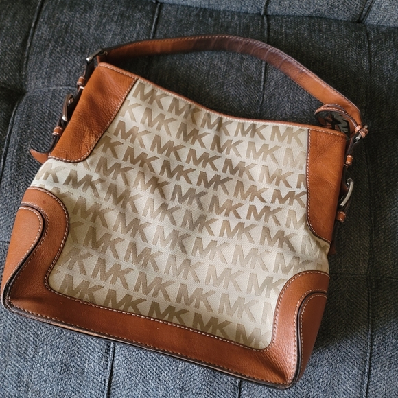 Michael Kors Brookville Tote - Picture 4 of 16